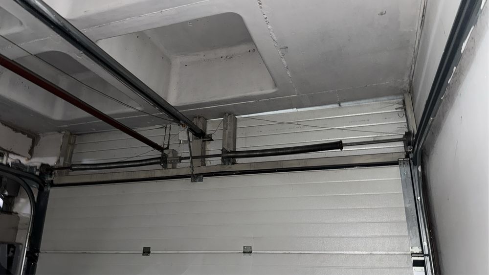 Секционные ворота