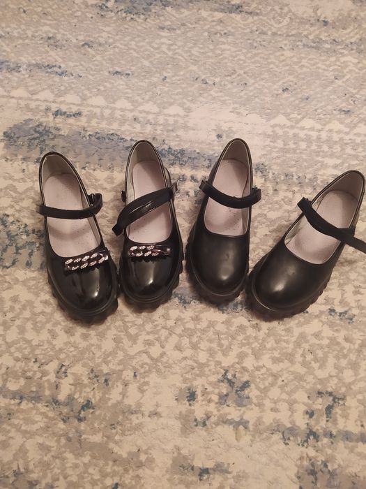 Продам школьные туфли