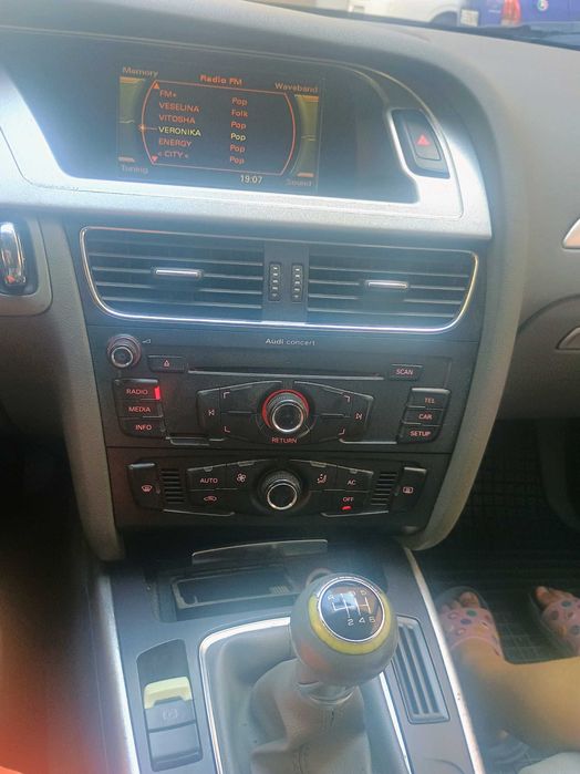 Продавам Ауди а4 б8