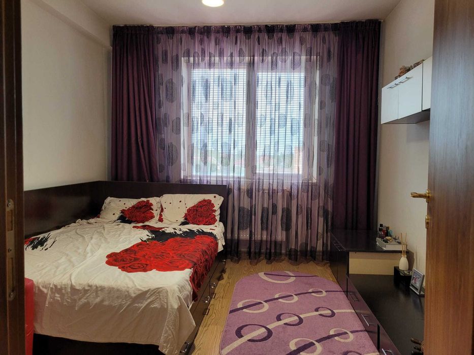 Apartament 3 camere decomandat, ultracentral Caracal, 85 mp, centrală proprie, curte privată, parcare acoperită - Proprietar