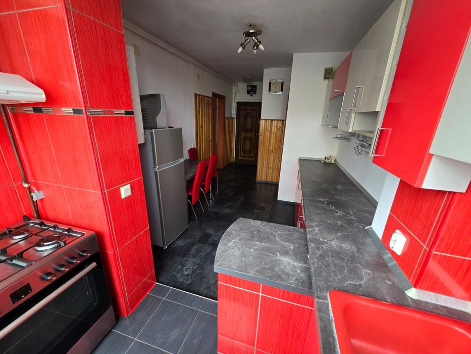 Apartament 2 camere semidecomandat etaj intermediar de inchiriat