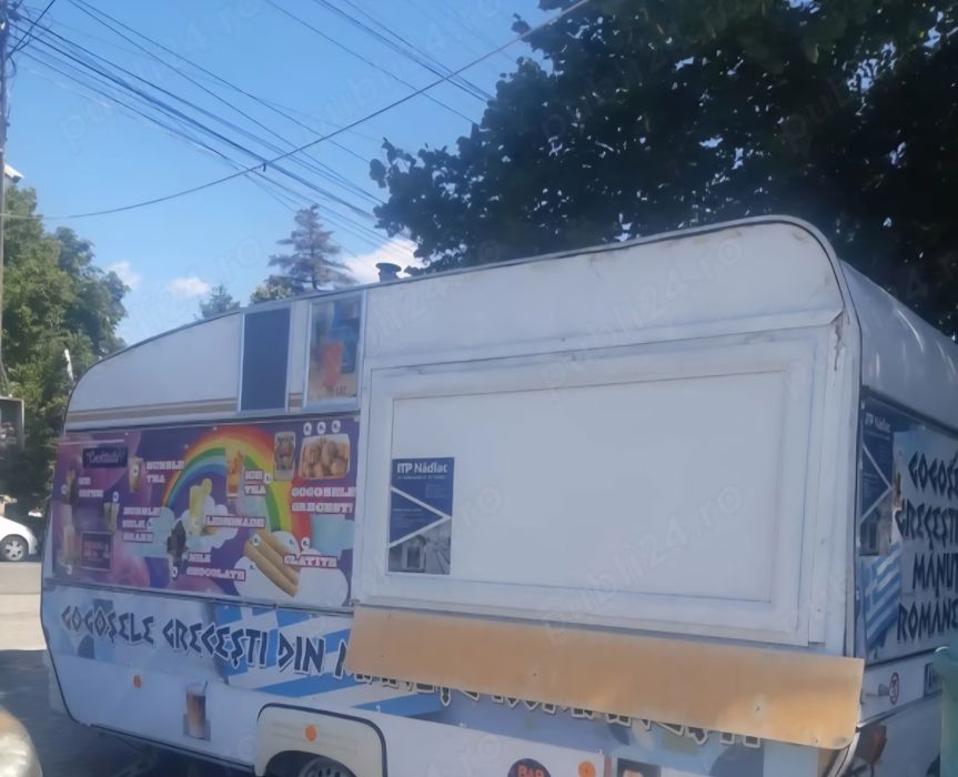 Vând rulota echipată complet