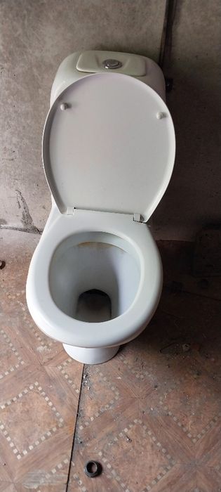 Продам унитаз в рабочем состояние.