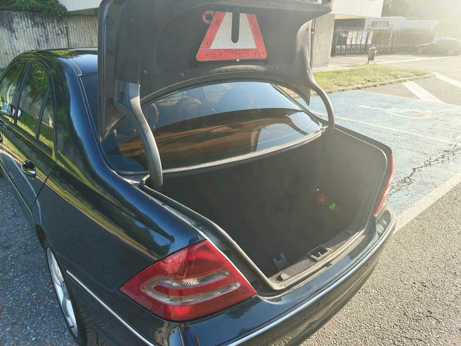 Mercedes-Benz w203 220cdi elegance  ; автомат, кожа.
