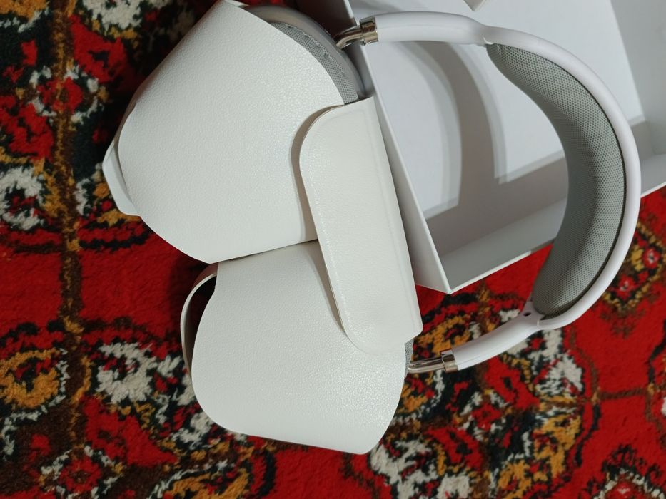 Airpods Max с кейсом  и есть usb кабель