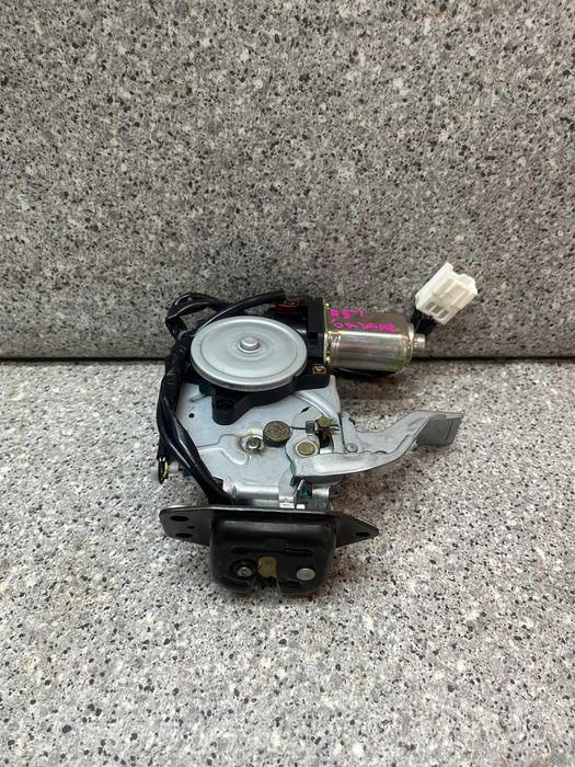 Замок багажника на Ниссан Эльгранд Е50/Е51/Е52