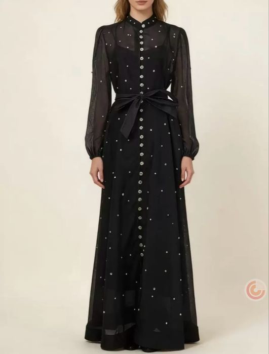 Шикарное платье , обсыпанное камнями