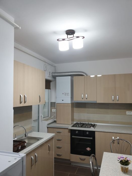 Garsonieră de închiriat, mobilată, balcon