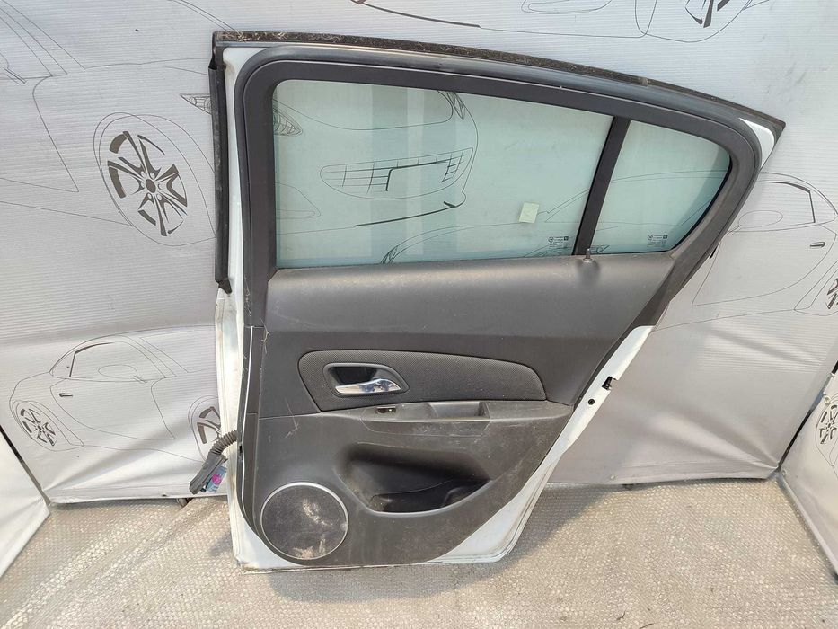Ușă Spate Dreaptă Chevrolet Cruze Hatchback Alb Cod OEM 95987764 2013 / [2009-2016] / (1D)