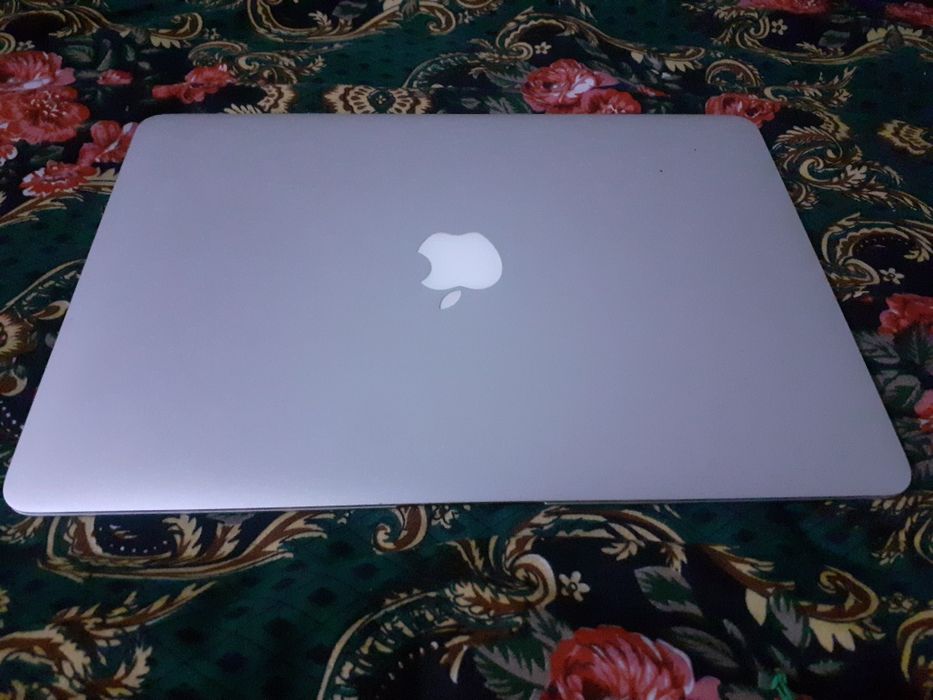 Продам MacBook Air 13