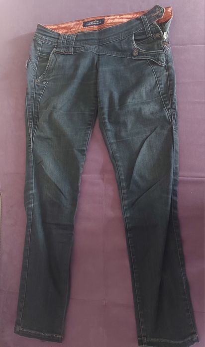 Дамски дънки и панталони