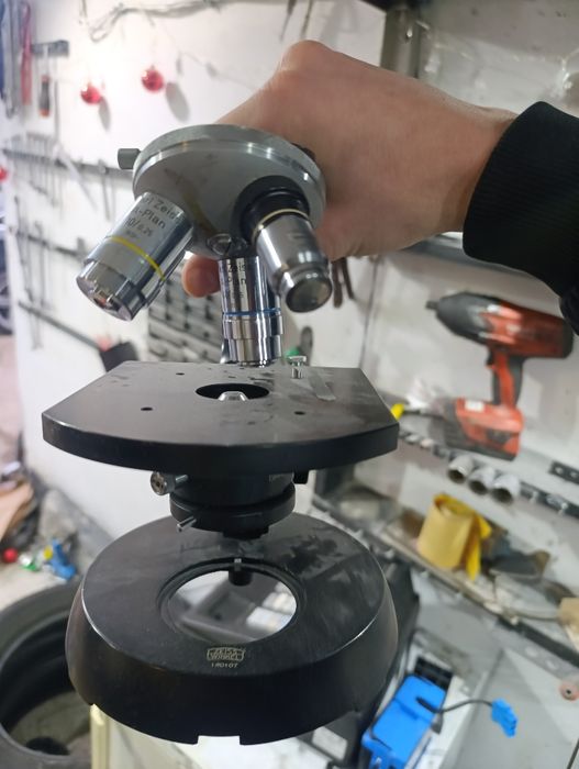 Професионален микроскоп ZEISS – липсваща глава / за възстановяване