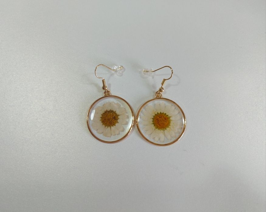 Бижута от епоксидна смола c 18 каратово златно покритие