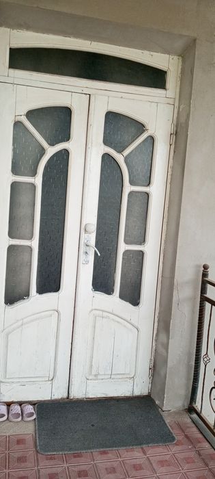 Eshik 2ta  razmeri 2.30/1.20 romlar 6 ta 1.50/1.40 2ta rom 2/1.40