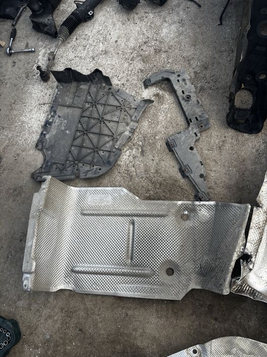 Protectie caldura scut cutie spate Bmw seria 3 e90/e91