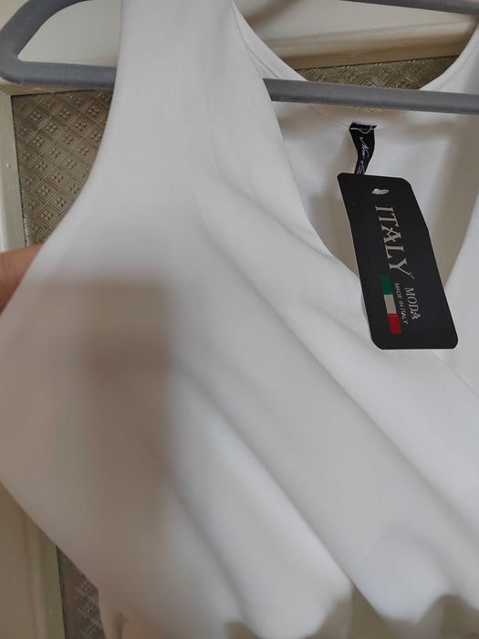 Бял официален гащеризон