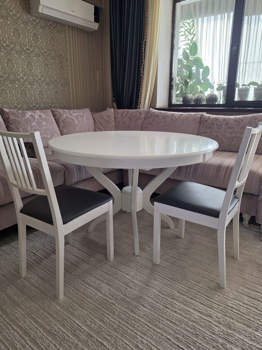 Обеденный стол со стульями