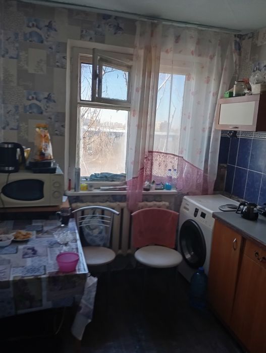 Продаётся 4 комнатная квартира.