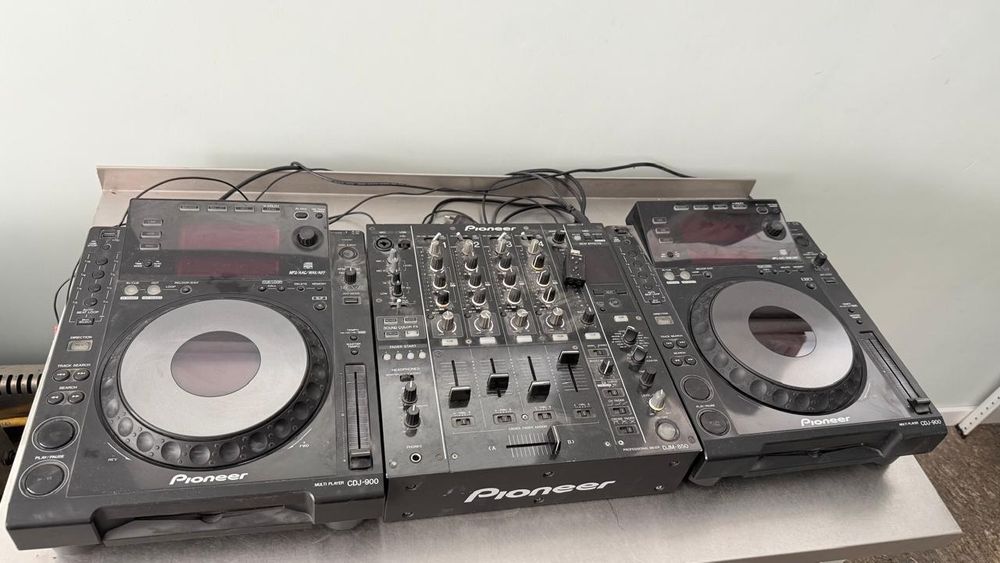 DJ ский пульт с хорошем состояние