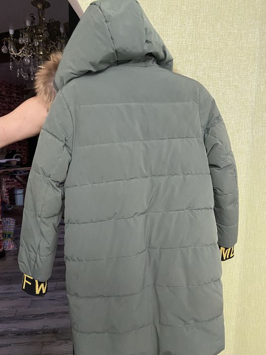 Продам пуховик на девочку