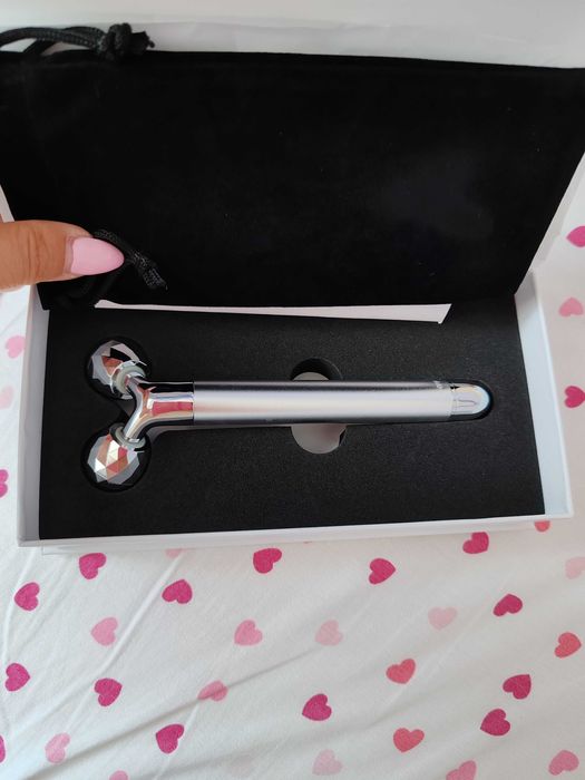 Масажор за лифтинг на кожата и реконструиране на кожата