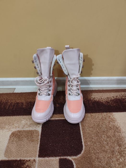 Дамски ботуши лачени