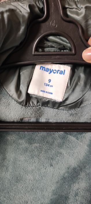 Продам демисезонное пальто на девочку