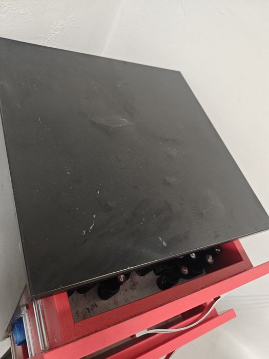 Продам тумбочку комод .