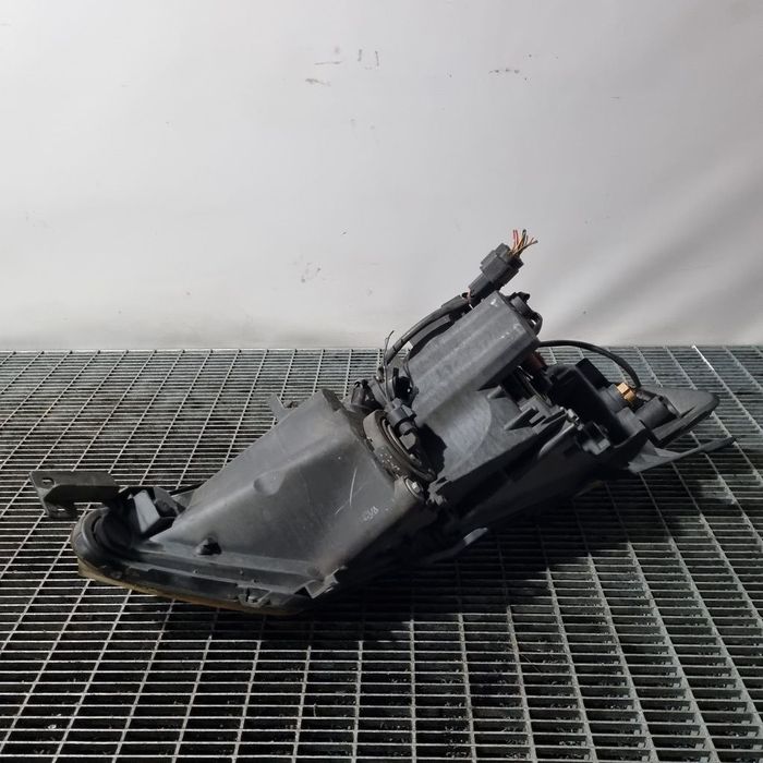 Far Stanga Mitsubishi Outlander 2009 - 2012 SUV 4 Usi (1411) Cu lupă