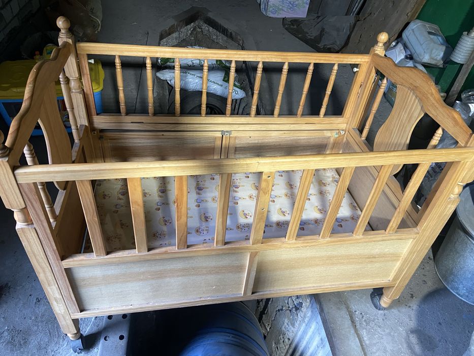 Продам детскую кроватку