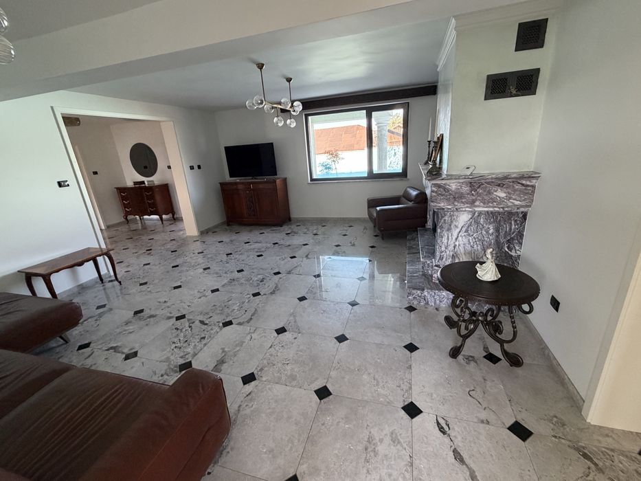 Vila high end suprafata 419m utili, curte 4400m