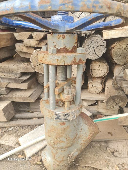 Продам задвижку ду100 ру160