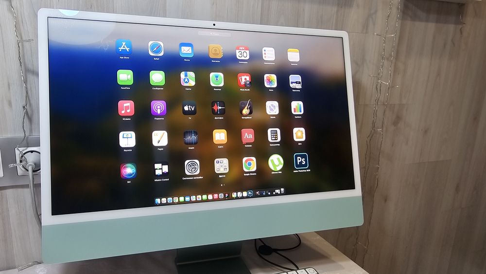 iMac 24″ M1 2021 (8 ГБ / 256 ГБ) + клавиатура (без мыши)