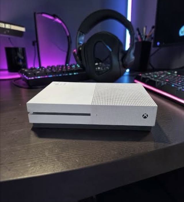 85 игр Xbox One S, с аккаунтом и Crosshair для клавиатуры и мышки