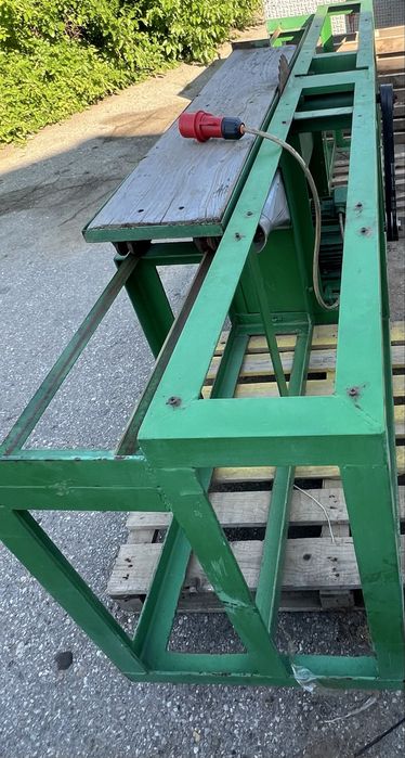 Fierastrau circular cu masa mobila pentru gater