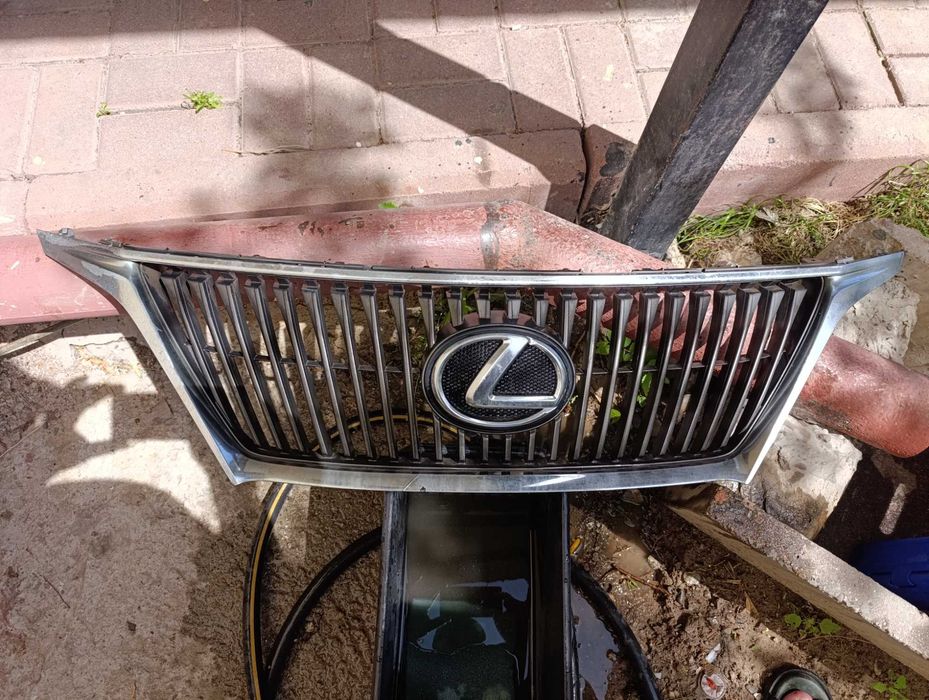 Решотка  радиатора Лексус RX350