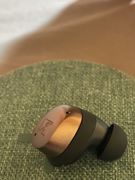 Sennheiser True Wireless Momentum 4 - casca stanga