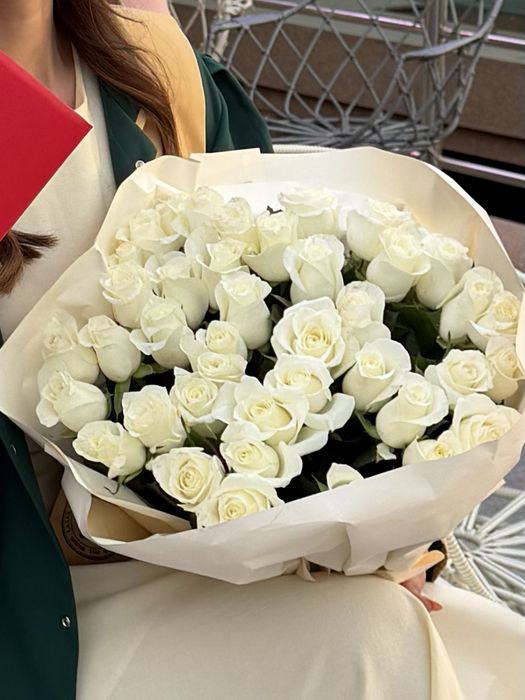 Срочно продам 41 белые розы