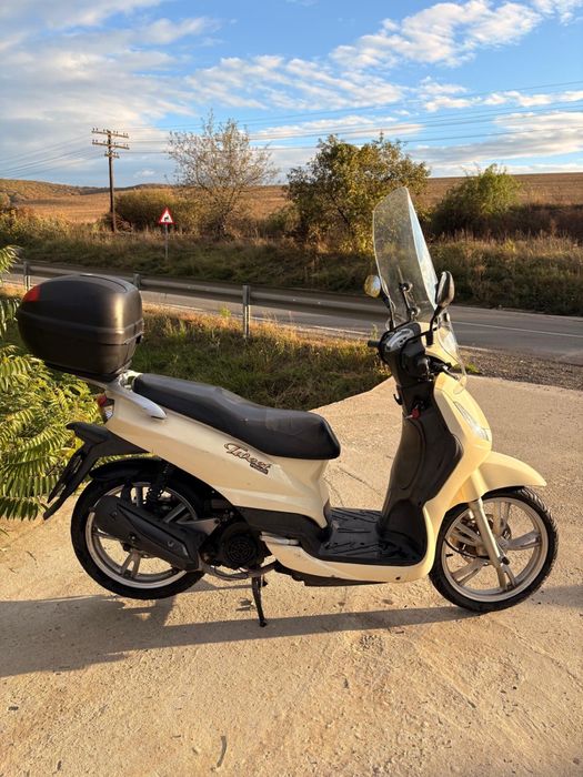 Scuter Peugeot Tweet 125 cc se conduce cu B  recent adus !