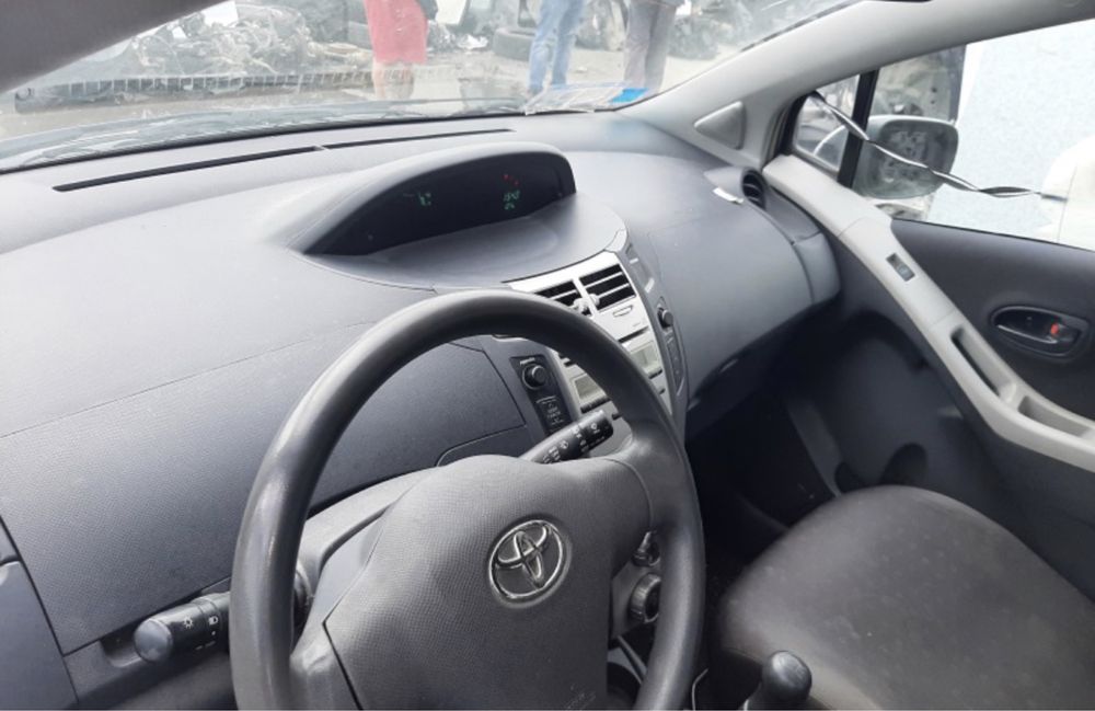 Toyota yaris 1.0 на части