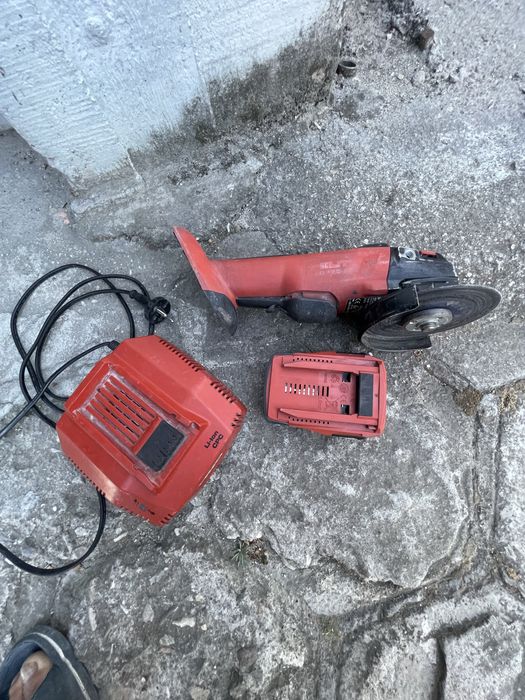 HiLTi  ъглошлайф AG 125-A22 с батерия и зарядно цената е за комплекта