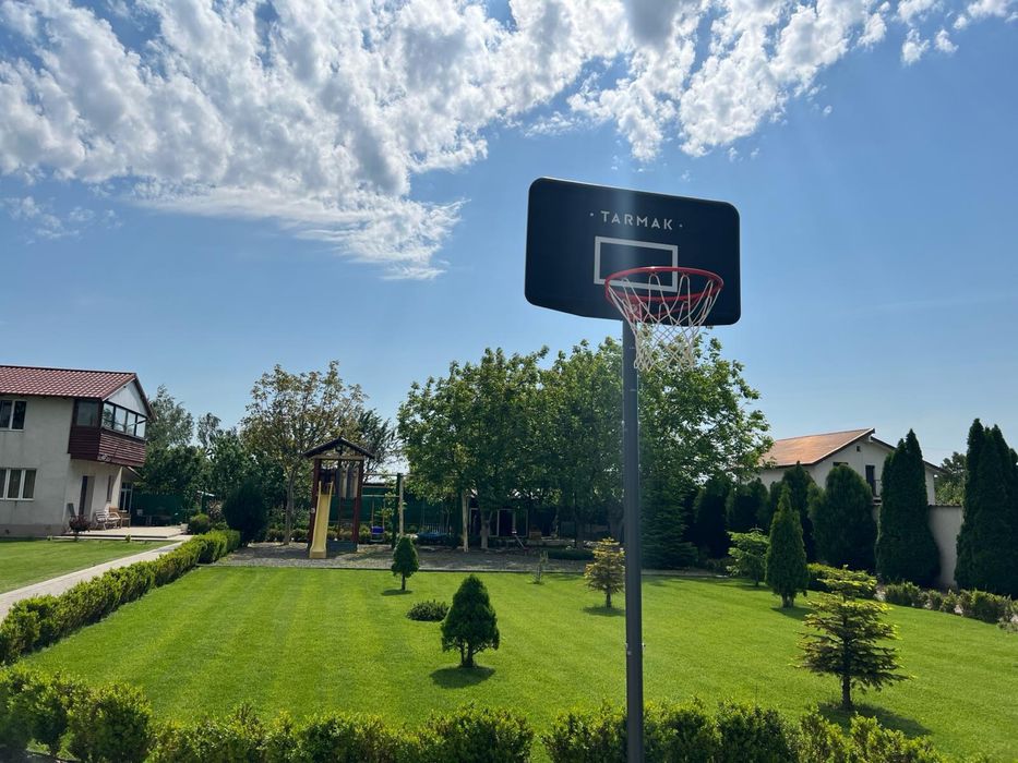 Casa  de Vanzare/ Inchiriat  -Vanatori