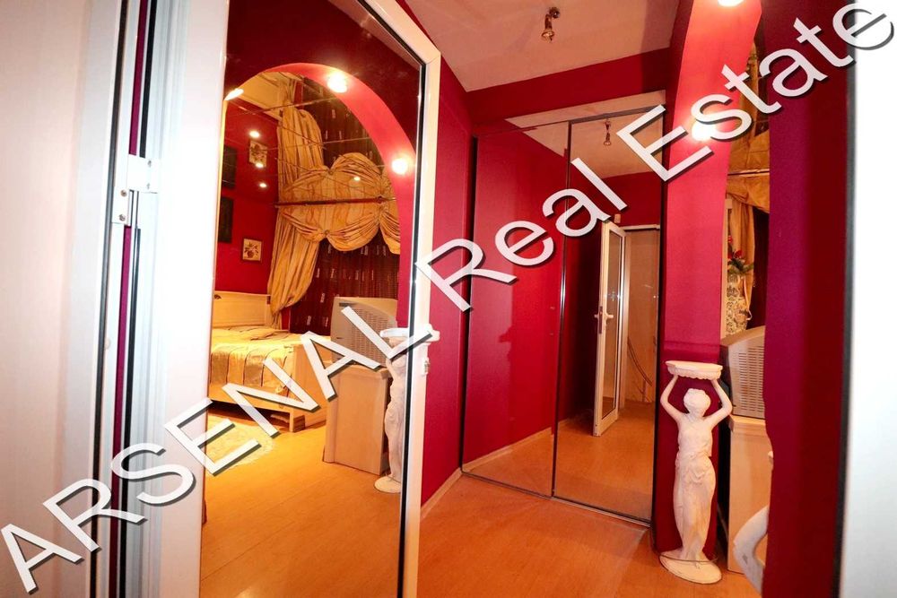 Дава се под наем Тристаен апартамент в София, Център - 110 кв.м за 750 € - Снимка #2