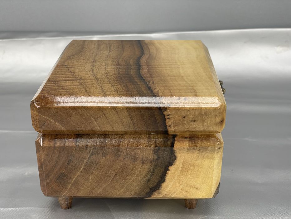 Шкатулка деревянная