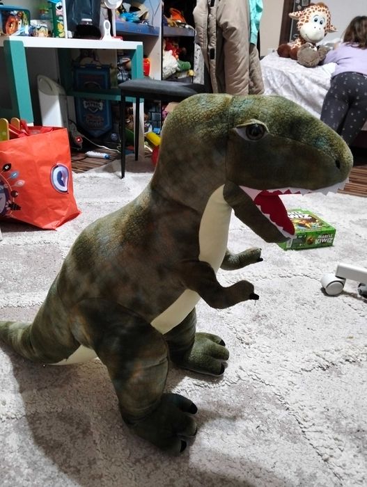 Vând dinozaur de plus