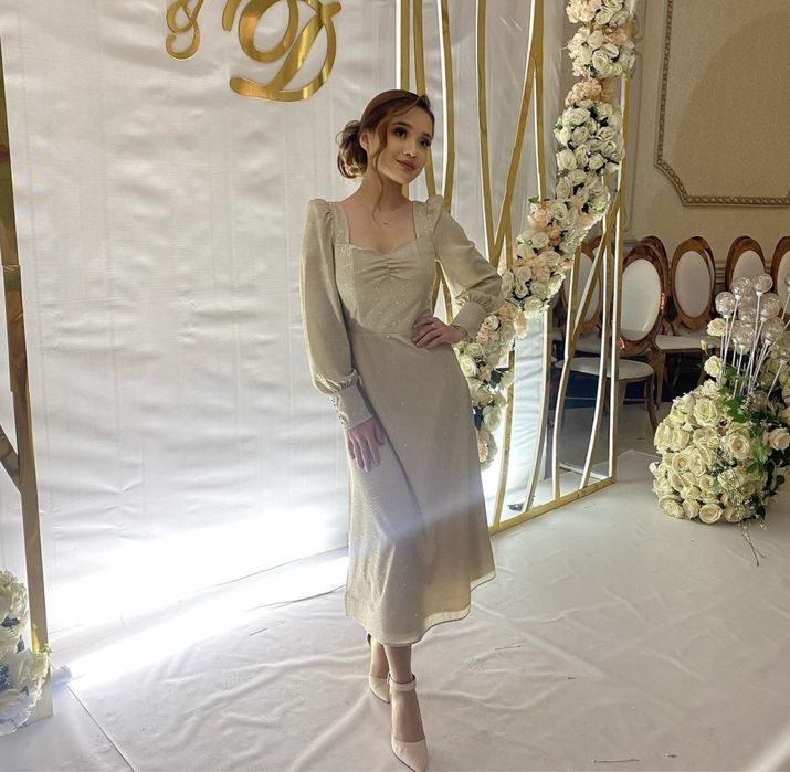 Продается платье под бренд Lichi