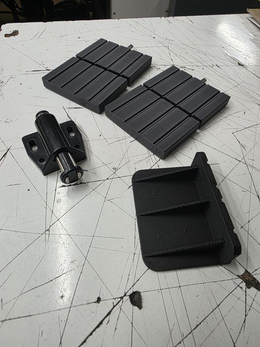 Произвеждам комплект панти за скрит монтаж ревизионен отвор.Ревизия.