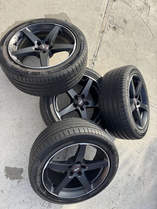 Roti / Jante Momo 5x112 R18 ET 25 concave 8J negre cauciucuri vara 245/45/18 DOT 5123