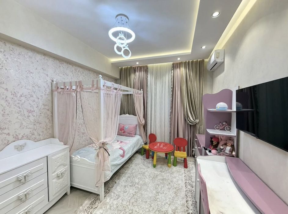 Ibn Sino Stroy mart yonida Dubleks 6 xona + 2 xoll 106 + 106 kv 1 etaj