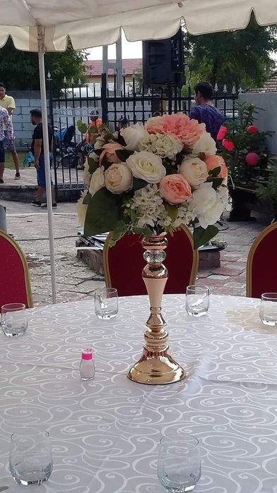 Corturi de închiriat